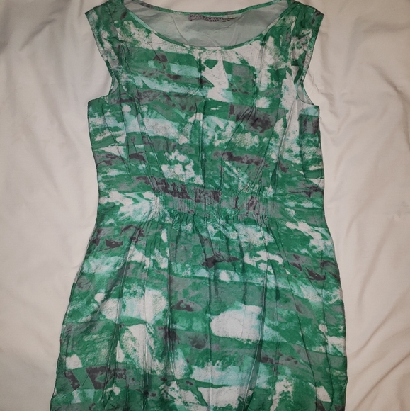 Green dress - Picture 1 of 3